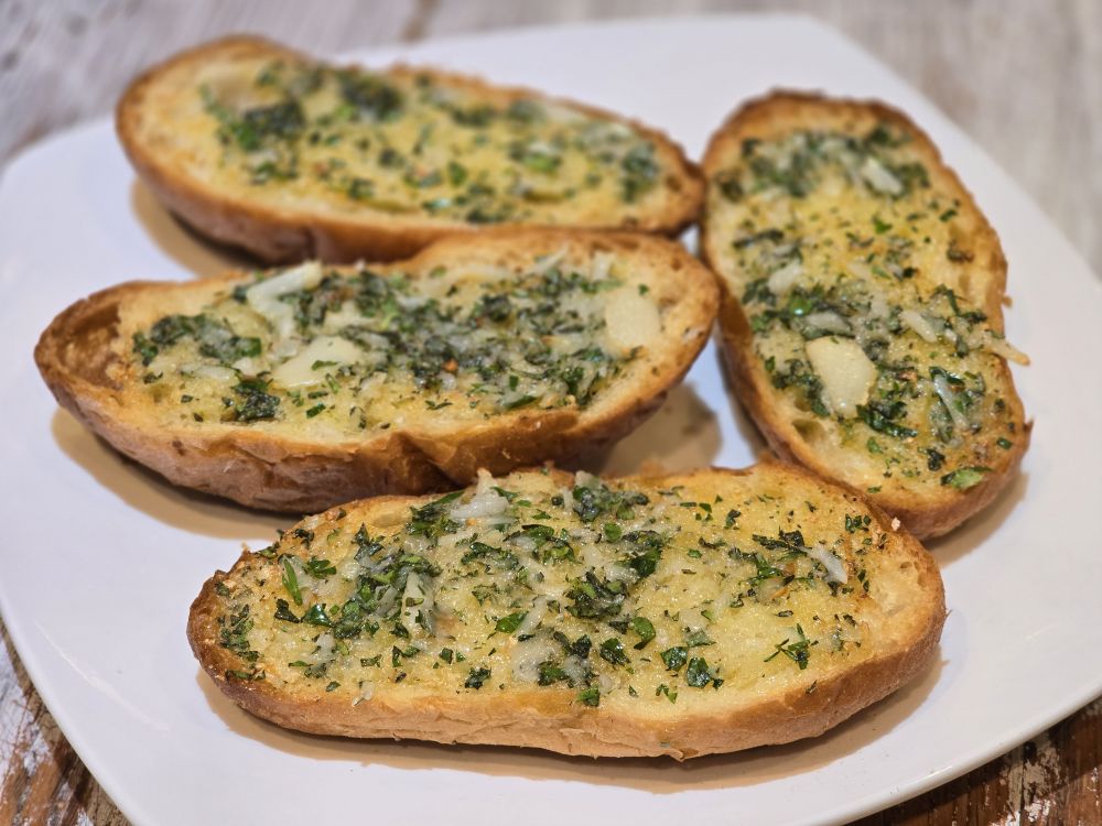 Garlic & herbs buttered bread